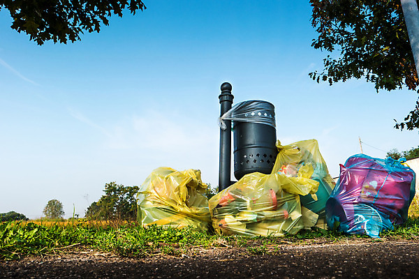 포토 JPG 해외이미지 사람없음 재활용 환경오염 쓰레기 폐기물 플라스틱 처리 플라스틱병 해외202004 해외포토 컨셉 재질 친환경 병_담는 파일형식