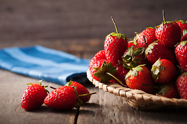 포토 JPG 해외이미지 디자인 열매 음식 백그라운드 과일 재료 탁자 딸기 아침 건강 요리 사람없음 목재 빨간색 농작물 농장 수확 시골 신선 달콤 맛 상쾌 유기농 복고 날것 비타민 내추럴 건포도 마멀레이드 숙성 입가심 짠맛 채식주의자 스타일 세련 맛있는 해외202004 해외포토 주간 나무 식물 웰빙 감정 컬러 가구 컨셉 농업 포도 잼 채식 건과일 영양소 파일형식