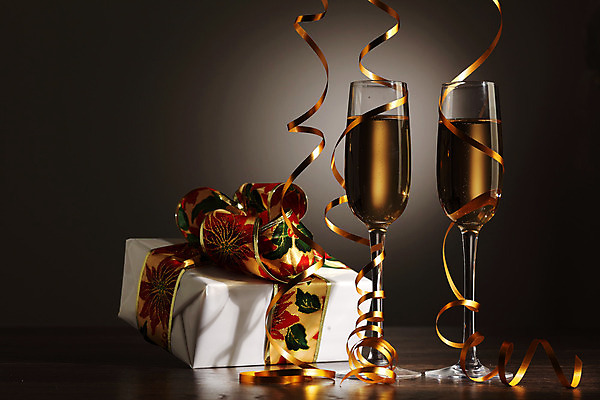 포토 JPG 해외이미지 디자인 기념일 행복 리본 음료 백그라운드 크리스마스 겨울 검은배경 새로움 기념 선물 사랑 사람없음 빛 상자 파티 축제 낭만 축하 알코올 샴페인 샴페인잔 해외202004 해외포토 계절 감정 컨셉 술잔 주류 이벤트 검은색 파일형식