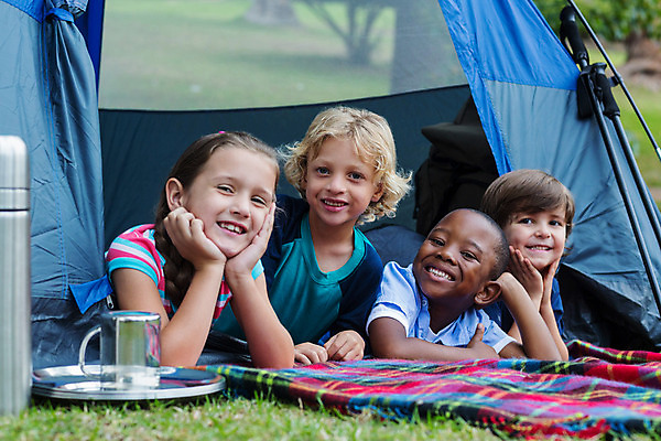포토 JPG 해외이미지 나무 백인 라이프스타일 여자 남자 행복 어린이 가족 자연 휴가 함께함 텐트 사랑 앉기 소년 잔디 여러명 야외 초록색 봄 캠핑 시골 캠핑장 언니 남동생 어린이만 해외202004 해외포토 서양인 식물 계절 감정 컬러 다수 컨셉 관계 모션 레저 캠핑도구 사람 생활 생태계 자매 동생 파일형식