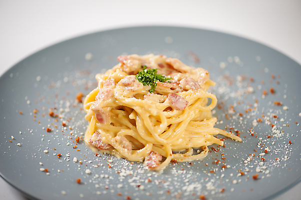 포토 JPG 해외이미지 전통 접시 문화 음식 재료 파스타 건강 스파게티 육류 요리 사람없음 주방 식당 식사 저녁식사 이탈리아 흰색 신선 면 맛 먹기 허브 크림 퓨전 슛 베이컨 레시피 점심식사 마카로니 핸드메이드 맛있는 해외202004 해외포토 식물 식기 유럽 컬러 컨셉 식재료 모션 서양음식 돼지고기 상점 파스타면 파일형식