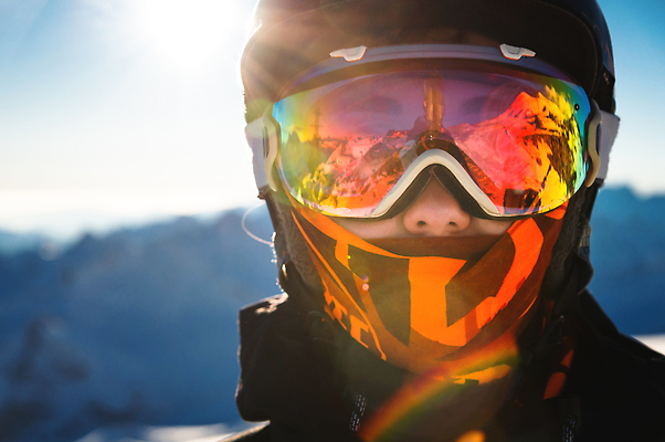 포토 JPG 해외이미지 백인 라이프스타일 계절 여자 행복 얼굴 스포츠 여행 겨울 자연 하늘 휴가 스키 산 가면 한명 사람 성인 야외 뷰티 반사 여행객 추위 흰색 휴양지 스키선수 스노우보더 해외202309 해외포토 서양인 1 감정 컬러 겨울스포츠 운동선수 생활 신체부위 장소 생태계 파일형식