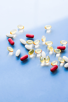 포토 JPG 해외이미지 건강 사람없음 치료 알약 여러개 의료용품 낟알 약국 오브젝트 영양제 해외202309 해외포토 다수 의학 의료기기 약 파일형식