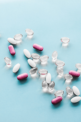 포토 JPG 해외이미지 건강 사람없음 치료 알약 여러개 의료용품 낟알 약국 오브젝트 영양제 해외202309 해외포토 다수 의학 의료기기 약 파일형식