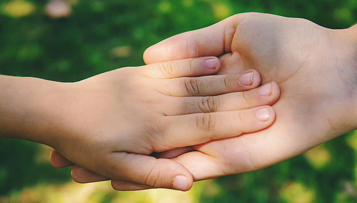 포토 JPG 해외이미지 여자 딸 아들 어린이 백그라운드 컨셉 신체 손가락 가족 엄마 추상 친절 관리 손바닥 안전 사람 성인 사람없음 믿음 터치 육아 흰색 아기 잡기 닫기 작음 피부 보안 고립 돌봄 천진난만 해외202309 해외포토 손 감정 컬러 무늬 관계 모션 신체부위 크기 파일형식