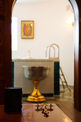 포토 JPG 해외이미지 모양 전통 기독교 종교 문화 컨셉 십자가 건축양식 아이디어 실내 사람없음 내부 장식 책 빨간색 물 파란색 빛 성당 교회 성경 젖음 천주교 기도 축하 예수 화려 사발 영혼 황금 크리스탈 심볼 오브젝트 신성 러시아인 세례 숭배 옛날 제단 해외202309 해외포토 자연요소 서양인 건축 컬러 종교용품 종교건축 건물 신_종교 사기그릇 광석 파일형식