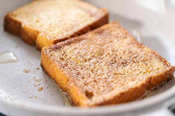 포토 JPG 해외이미지 음식 빵 요리 사람없음 튀김 프라이팬 닫기 아침식사 준비 만들기 레시피 덩어리 해외202309 해외포토 모션 주방용품 식사 파일형식