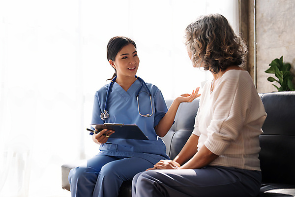 포토 JPG 해외이미지 백인 직업 여자 남자 행복 청진기 건강 병원 대화 미소 사람 성인 두명 치료 컴퓨터 사무실 알약 약 건강관리 고통 시험 환자 간호사 의사 결과 질병 상담 약속 방문 돌봄 헬프 해외202309 해외포토 서양인 교육 감정 컨셉 비즈니스 의학 의료기기 모션 표정 관리 말하기 전자제품 의료진 도움 파일형식