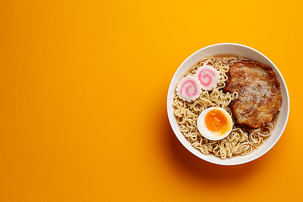 포토 JPG 해외이미지 그릇 백그라운드 사람없음 계란 주황색 라멘 차슈 해외포토 식기 컬러 돼지고기 알 면류 일본음식 파일형식