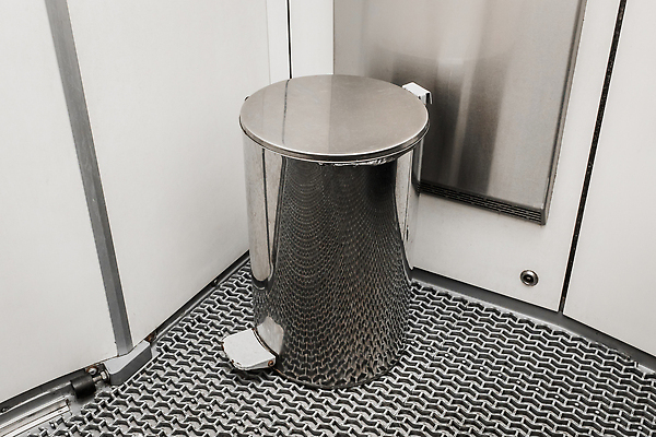 포토 JPG 해외이미지 디자인 종이 백그라운드 컨셉 가정 바닥 주택 사람없음 내부 사무실 바구니 환경 금속 검은색 공백 재활용 방 욕실 뚜껑 쓰레기통 흰색 오픈 캔 은색 쓰레기 폐기물 컨테이너 버리기 오브젝트 낭비 고립 변기통 생태학 처리 철강 캡모자 비어있는 해외202309 해외포토 모자_잡화 교육 산업 컬러 비즈니스 모션 재질 건물 친환경 파일형식