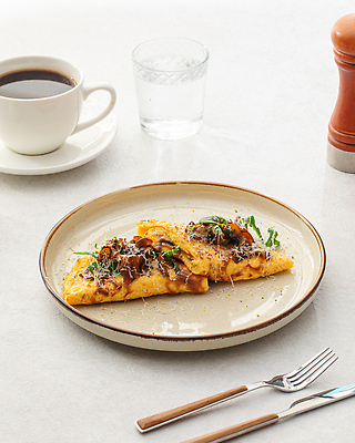 포토 JPG 해외이미지 접시 음식 탁자 치즈 요리 사람없음 옆모습 세로 초록색 식사 버섯 튀김 신선 아침식사 허브 유기농 브런치 바질 오믈렛 폭식 스크램블 맛있는 해외202309 해외포토 식물 식기 웰빙 뷰포인트 컬러 가구 유제품 계란요리 파일형식