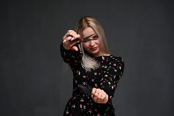 포토 JPG 해외이미지 백인 모델 직업 헤어스타일 여자 행복 감정 얼굴 백그라운드 컨셉 모션 갈색머리 실내 건강 한명 사람 치료 뷰티 갈색 머리 화장품 잡기 미용사 이발 자르기 내추럴 고립 돌봄 완벽 직진 해외202309 해외포토 서양인 1 컬러 의학 내부 신체부위 파일형식