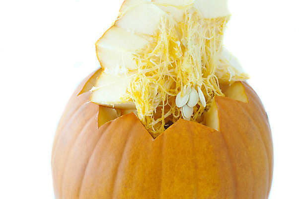 포토 JPG 해외이미지 음식 채소 재료 호박 실내 육류 요리 사람없음 할로윈 오픈 자르기 날것 스쿼시 고립 해외202309 해외포토 스포츠 식재료 모션 내부 구기 파일형식