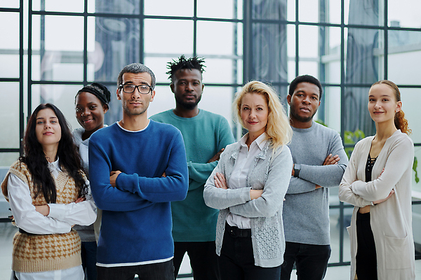 포토 JPG 해외이미지 교육 남자 비즈니스 사업가 교실 성공 회의 함께함 실내 미소 사람 이벤트 여러명 성인 학습 사무실 듣기 비즈니스맨 비즈니스우먼 홀 발표 그룹 작업실 군중 강의 집중 동료 경영자 일반 다민족 다국적 방법 세미나 코로나바이러스 해외202309 해외포토 직업 여자 다수 컨셉 학교 관계 모션 표정 내부 공간 직장인 바이러스 리더 파일형식