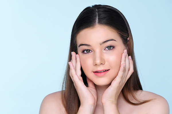 포토 JPG 해외이미지 모델 여자 백그라운드 한명 상반신 성인 앞모습 우아함 피부 성인여자한명만 해외202309 해외포토 1 뷰포인트 컨셉 사람 신체부위 여자한명만 성인여자만 파일형식