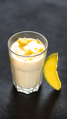 포토 JPG 해외이미지 전통 음료 음식 다이어트 디저트 건강 요리 사람없음 파티 주스 봄 우유 추위 흰색 신선 칵테일 항아리 달콤 아침식사 인도인 먹기 크림 향신료 상쾌 유기농 망고 요거트 쉐이크 떨림 스무디 요구르트 이국적 채식주의자 해외202309 해외포토 외국인 웰빙 계절 감정 컬러 모션 유제품 주류 동양인 이벤트 식사 도자기 맛 열대과일 채식 향미료 파일형식