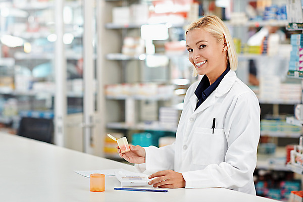 포토 JPG 해외이미지 실내 상반신 의료진 약국 약사 해외202309 해외포토 직업 의학 내부 파일형식