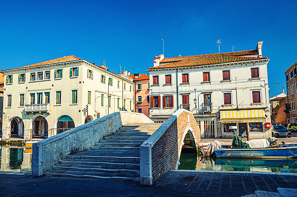포토 JPG 해외이미지 전통 외관 유럽 벽 여행 백그라운드 건축양식 하늘 벽돌 주택 사람없음 건물 물 파란색 강 도시풍경 컬러풀 항구 이탈리아 낭만 수확 바위 도시 보트 센터 역사 정박 수로 운하 좁은 베네치아 타운 모터 랜드마크 옛날 채널 해외202309 해외포토 자연요소 건축물 건축 나라 컬러 컨셉 농업 배_교통 교통시설 풍경 돌_바위 파일형식