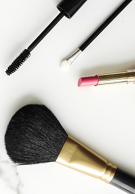 포토 JPG 해외이미지 백그라운드 사람없음 립스틱 고급 마스카라 대리석 메이크업브러쉬 해외202309 해외포토 컨셉 재료 화장품 붓 파일형식