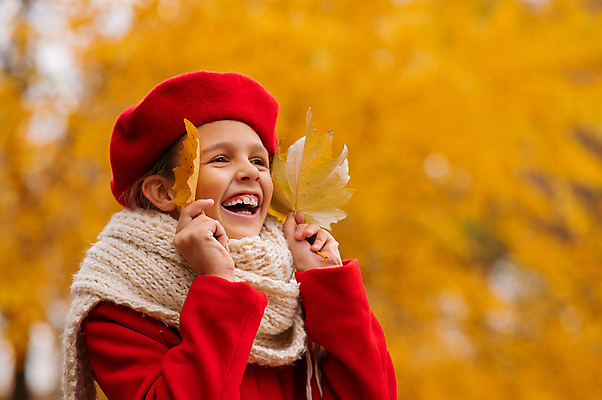 포토 JPG 해외이미지 백인 옷 계절 공원 여자 행복 어린이 컬러 포즈 단풍 잎 오렌지 자연 한명 미소 야외 빨간색 컬러풀 노란색 유행 걷기 귀여움 목도리 기쁨 코트 가을 아기 분위기 황금 우아함 숲 9월 11월 복고 긍정 10월 걸음마 스타일 해외202309 해외포토 서양인 식물 1 잡화 공공시설 감정 컨셉 과일 모션 표정 사람 외투 날짜 생태계 파일형식