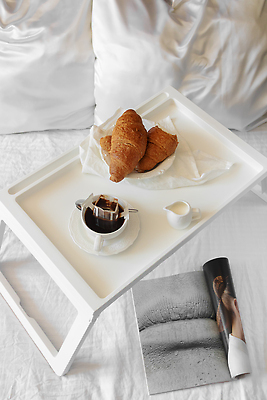 포토 JPG 해외이미지 여자 종이 커피 음료 백그라운드 아침 콩 사람없음 컵 물 갈색 유행 검은색 카페 침실 젖음 흐름 머그컵 침대 신선 뜨거움 붓기 떨어짐 아침식사 상품 굽기 아로마 팩 향 패키지 에스프레소 내추럴 따뜻한음료 순간 아라비카 양조 카페인 필터 맛있는 해외202309 해외포토 주간 자연요소 식기 컬러 가구 컨셉 모션 곡류 사람 상점 식사 화장품 구이 파일형식