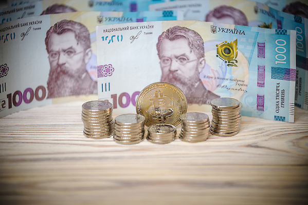 포토 JPG 해외이미지 종이 백그라운드 컨셉 지폐 돈 인터넷 비즈니스 사람없음 금융 경제 달러 금속 디지털 동전 웹 시장 황금 암호 은색 발굴 심볼 사인 무역 투자 상업 전자 토막 우크라이나 가상 많음 해외202309 해외포토 유럽 산업 컬러 재질 재산 파일형식