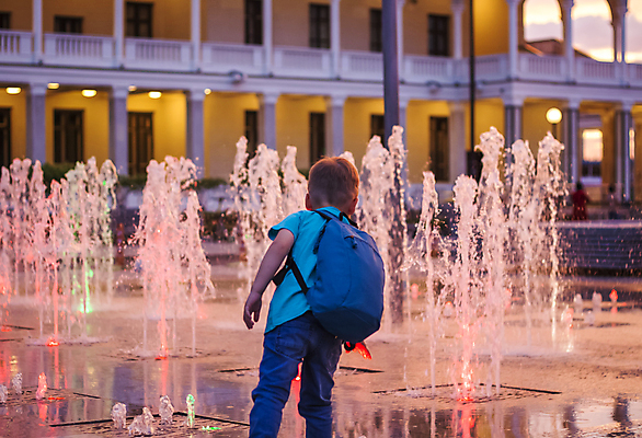 포토 JPG 해외이미지 백인 모델 학생 라이프스타일 디자인 공원 남자 도로 여행 백그라운드 자연 표정 한명 사람 소년 야외 장식 10대 물 빛 강 뷰티 환경 도시 작음 엽서 긍정 내추럴 스타일 해외202309 해외포토 자연요소 서양인 1 공공시설 길 어린이 컨셉 교통시설 청소년 생활 크기 편지 생태계 파일형식