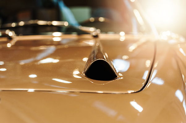 포토 JPG 해외이미지 교통시설 자동차 사람없음 빛 햇빛 태양 반사 금속 수확 덮개 클래식 묘사 복고 모터 옛날 자동 해외202309 해외포토 자연요소 육상교통 교통 컨셉 농업 재질 뚜껑 시설 파일형식