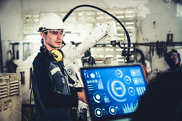 포토 JPG 해외이미지 응시 남자 산업 공장 노동자 고글 작업복 한명 상반신 성인 노트북 헤드셋 기계 과학기술 작업 엔지니어 안전모 프로그래밍 성인남자한명만 해외202309 해외포토 직업 1 시선 옷 음향기기 공업 기술 사람 전자제품 헤드폰 기술자 헬멧 안전장비 개발 남자한명만 성인남자만 파일형식