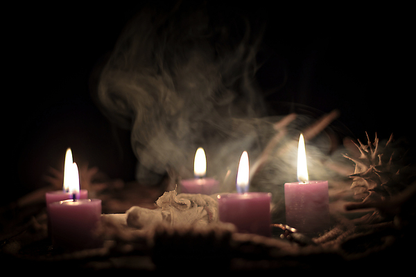 포토 JPG 해외이미지 인형 백그라운드 사람없음 목재 책 검은색 할로윈 수확 의식 예측 신비 심볼 마녀 마법 나쁜 옛날 초능력 해외202309 해외포토 나무 컬러 컨셉 농업 재료 파일형식