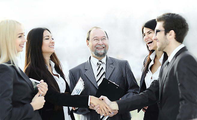 포토 JPG 해외이미지 백인 직업 남자 행복 비즈니스 사업가 성공 노동자 악수 함께함 실내 관리 사람 여러명 성인 사무실 인사 잡기 업무 비즈니스맨 비즈니스우먼 그룹 종업원 동료 계약 흔들림 경영자 경영 동의 프로젝트 해외202309 해외포토 서양인 여자 감정 다수 컨셉 관계 모션 손짓 내부 예절 작업 직장인 리더 파일형식