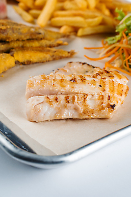 포토 JPG 해외이미지 접시 음식 조각 백그라운드 다이어트 감자 건강 어류 요리 사람없음 빨간색 금속 식사 저녁식사 샐러드 튀김 흰색 신선 그릴 굽기 해산물 준비 프랑스어 점심식사 오메가 맛있는 해외202309 해외포토 문자 식기 컬러 채소 재질 주방용품 수중동물 구이 파일형식