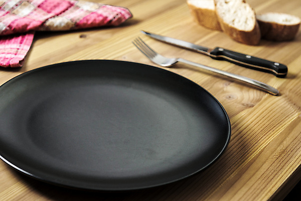 포토 JPG 해외이미지 전통 식기 접시 음식 빵 백그라운드 포크 탁자 한명 사람없음 목재 주방 식사 저녁식사 어둠 수확 기구 시골 도자기 원형 칼 정상 오브젝트 질감 냅킨 심플 서빙 점심식사 항공촬영 정물화 비어있는 해외202309 해외포토 도형 나무 1 뷰포인트 가구 농업 재료 사람 그림 파일형식