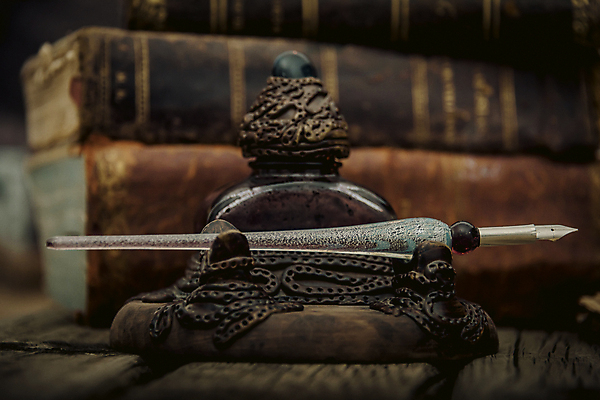 포토 JPG 해외이미지 교육 종교 종이 줄 백그라운드 촛불 사람없음 목재 책 수확 골동품 기록 역사 두루마리 편지 묶기 깃털 책상 문서 복고 롤 문학 시트 원시시대 연소 깃털펜 식민지 양피지 옛날 원고 파피루스 스타일 해외202309 해외포토 나무 식물 가구 농업 재료 초 모션 펜 파일형식