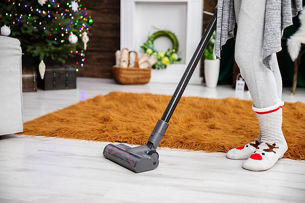 포토 JPG 해외이미지 전통 기독교 종교 크리스마스 거실 발 양말 주택 실내 근접촬영 사람없음 장식 크리스마스트리 축제 카펫 방 업무 준비 벽난로 돌봄 엮은 진공 스타일 해외202309 해외포토 기념일 뷰포인트 모션 내부 건물 신체부위 작업 파일형식