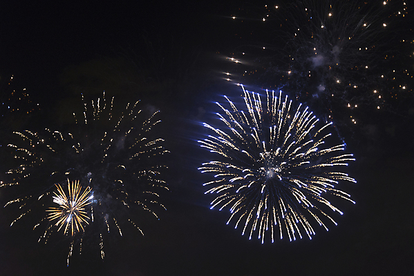 포토 JPG 해외이미지 백그라운드 밤하늘 폭죽 불꽃놀이 이벤트 사람없음 야외 빛 반짝임 축제 어둠 발광 해외202309 해외포토 모션 놀이 하늘 야간 파일형식