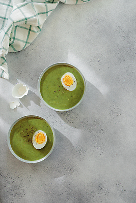 포토 JPG 해외이미지 접시 음식 다이어트 채소 탁자 회색배경 건강 요리 사람없음 초록색 주방 식당 계란 숟가락 식사 저녁식사 카페 신선 뜨거움 사발 수프 브로콜리 허브 크림 냅킨 아스파라거스 시금치 점심식사 채식주의자 맛있는 해외202309 해외포토 식물 식기 컬러 가구 백그라운드 수저 상점 알 회색 사기그릇 채식 파일형식