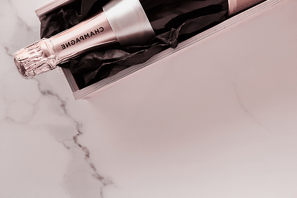 포토 JPG 해외이미지 포장 선물 사람없음 고급 대리석 샴페인병 포장상자 해외202309 해외포토 컨셉 재료 술병 상자 샴페인 파일형식