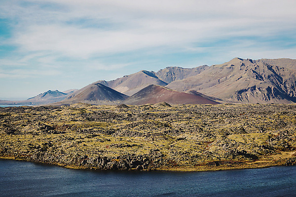 포토 JPG 해외이미지 구름 유럽 도로 길 호수 여행 백그라운드 자연 하늘 산 거리 파노라마 아이슬란드 이끼 풍경 사람없음 야외 초록색 물 파란색 강 뷰티 어둠 하이킹 언덕 화산 절정 해외202309 해외포토 자연요소 나라 컬러 교통시설 레저 촬영기법 생태계 파일형식