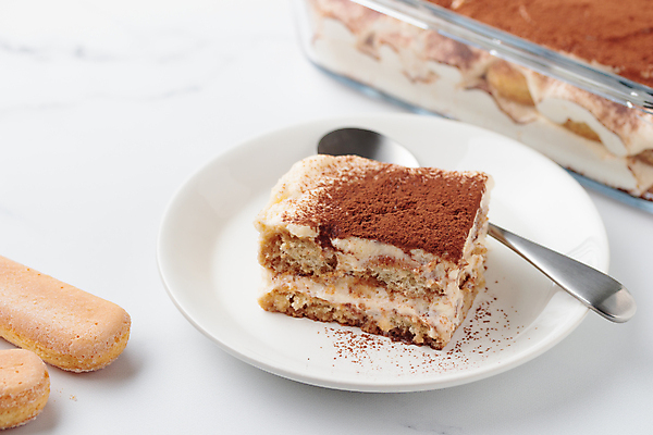 포토 JPG 해외이미지 전통 접시 커피 음식 조각 부분 탁자 휴가 디저트 치즈 요리 사람없음 갈색 케이크 이탈리아 카페 기쁨 빵집 흰색 신선 이탈리아음식 달콤 맛 유혹 설탕 먹기 크림 코코아 크림치즈 페스츄리 핸드메이드 티라미수 맛있는 해외202309 해외포토 식기 감정 유럽 음료 빵 컬러 가구 컨셉 모션 유제품 서양음식 상점 파일형식