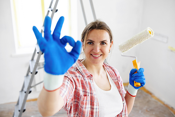 포토 JPG 해외이미지 백인 직업 손 디자인 여자 벽 비즈니스 텍스트 사다리 손가락 성공 노동자 아파트 주택 한명 미소 사람 페인트 기쁨 방 장비 엄지손가락 공구 붓 업무 자신감 수리 OK 서비스 사인 그림 긍정 롤러 화가 보여주기 건축업자 업그레이드 우수 해외202309 해외포토 서양인 1 건축 감정 컨셉 모션 표정 손짓 건물 신체부위 도구 작업 절기 파일형식