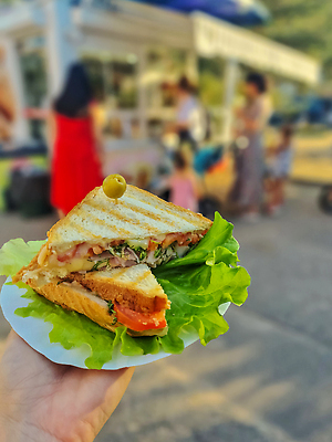 포토 JPG 해외이미지 전통 라이프스타일 접시 행복 음식 다이어트 탁자 치즈 거리 패스트푸드 샌드위치 건강 육류 요리 사람없음 여름 식당 맑음 식사 저녁식사 카페 햄버거 신선 잡기 도시 뜨거움 시장 맛 아침식사 폐기물 상추 지중해 먹기 배고픔 속도 점심식사 길거리음식 번 치즈버거 해로움 맛있는 해외202309 해외포토 식기 계절 감정 빵 바다 가구 컨셉 채소 식재료 모션 날씨 유제품 생활 상점 인스턴트 쓰레기 파일형식