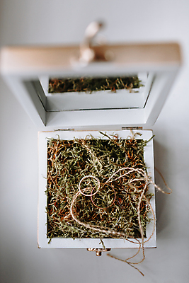 포토 JPG 해외이미지 전통 디자인 커플 결혼 백그라운드 2 관계 결혼식 휴가 함께함 사랑 이벤트 사람없음 장식 상자 금속 장비 낭만 흰색 축하 반지 쌍 황금 우아함 닫기 심볼 순수 오브젝트 약혼 고립 구성 통일 핸드메이드 해외202309 해외포토 감정 컬러 컨셉 장신구 모션 재질 약속 파일형식