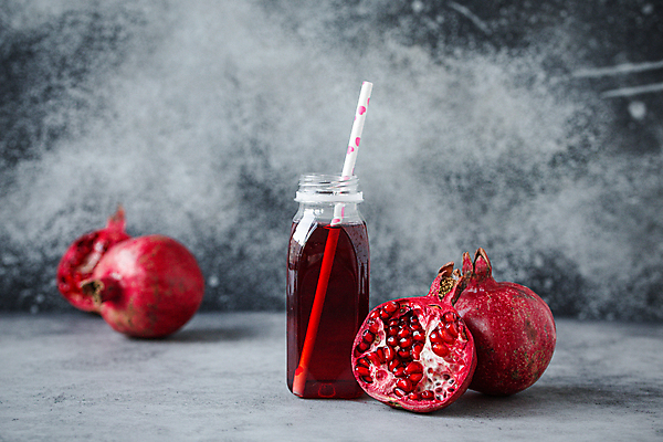 포토 JPG 해외이미지 열매 음료 음식 분홍색 조각 백그라운드 다이어트 과일 재료 탁자 건강 씨앗 사람없음 빨간색 주스 신선 액체 달콤 자르기 가득함 유기농 날것 석류 내추럴 가넷 루비 숙성 이국적 채식주의자 맛있는 해외202309 해외포토 식물 웰빙 컬러 가구 모션 맛 보석 채식 파일형식