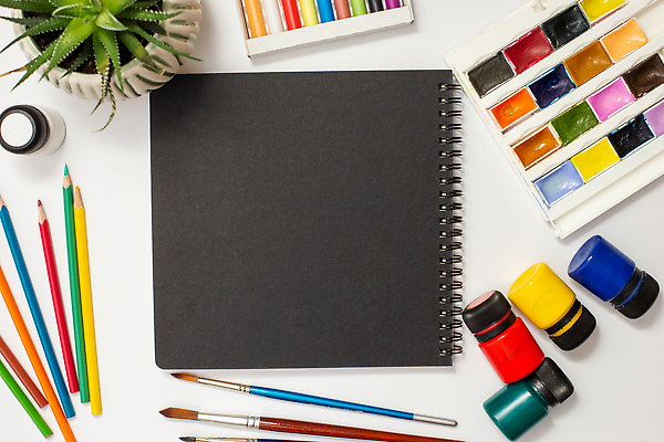 포토 JPG 해외이미지 템플릿 디자인 컬러 컨셉 교실 학교 탁자 문구용품 직장 미술 취미 사람없음 학습 스터디 연필 우주 공책 페인트 물감 흰색 도구 그리기 팔레트 플랫 정상 디자이너 강의 그림 예술가 페인트붓 화가 거짓 중고 파스텔톤 목업 스타일 카피스페이스 비어있는 해외202309 해외포토 직업 교육 가구 회사 모션 문화예술 학용품 필기구 공백 미술도구 붓 오브젝트 파일형식