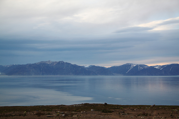 포토 JPG 해외이미지 바다 여행 백그라운드 캐나다 산 풍경 사람없음 빨간색 물 여름 일출 얼음 일몰 하이킹 추위 만 땅 북극 통로 지역 커뮤니티 북쪽 타운 고립 해외202309 해외포토 자연요소 계절 컬러 북아메리카 레저 노을 도시 극지방 방향 파일형식