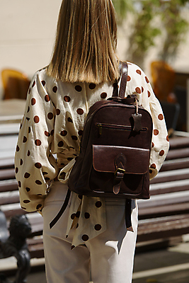 포토 JPG 해외이미지 모델 학생 디자인 교육 백그라운드 서류가방 가방 비즈니스 바지 배낭 학교 거리 손잡이 사람없음 금발 갈색 유행 여행가방 물방울무늬 수확 짐 업무 클래식 우아함 가죽 싱글 블라우스 복고 잠금 경영 수하물 스트랩 옛날 울퉁불퉁 스타일 해외202309 해외포토 헤어스타일 잡화 컬러 컨셉 상의 무늬 농업 하의 작업 보안 파일형식