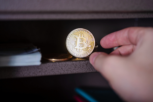 포토 JPG 해외이미지 백그라운드 컨셉 돈 비즈니스 안전 사람없음 금융 상자 문 금속 힘 저축 오픈 재산 보호 비밀 심볼 무역 잠금 보안 투자 수납 유지 사생활 철강 가상 해외202309 해외포토 산업 재질 경제 파일형식