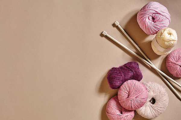 포토 JPG 해외이미지 분홍색 사람없음 뜨개질 털실 실타래 실뭉치 대바늘 해외202309 해외포토 컬러 취미 실 파일형식