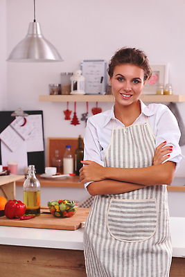 포토 JPG 해외이미지 백인 행복 크리스마스 주택 요리 한명 사람 내부 뷰티 쿠키 주방 앞치마 주부 핸드메이드 클라우스 해외202309 해외포토 서양인 1 기념일 감정 디저트 건물 파일형식